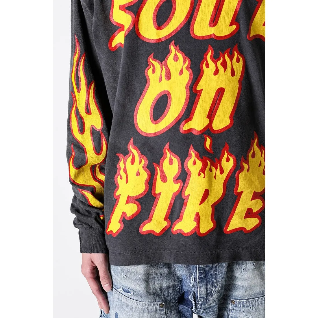 SAINT Mxxxxxx LS TEE/SOUL ON FIRE/BLK Soul flame/flame long sleeves, washed black S-XL, look for cylindrical fabrics with no side seams, don’t buy open ones anymore, boring Assute ready-made garments dyed, sprayed the whole thing with horse-hair spray, and then sprayed again to fade the color, the collar and cuffs are frayed, many places are torn, super large printing position, very difficult to print, complete accessories, with little angel anti-counterfeiting label